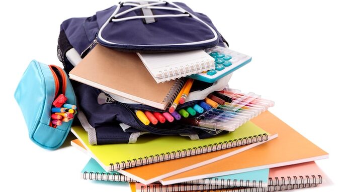 cartable-livres-equipement_1101-368.jpg